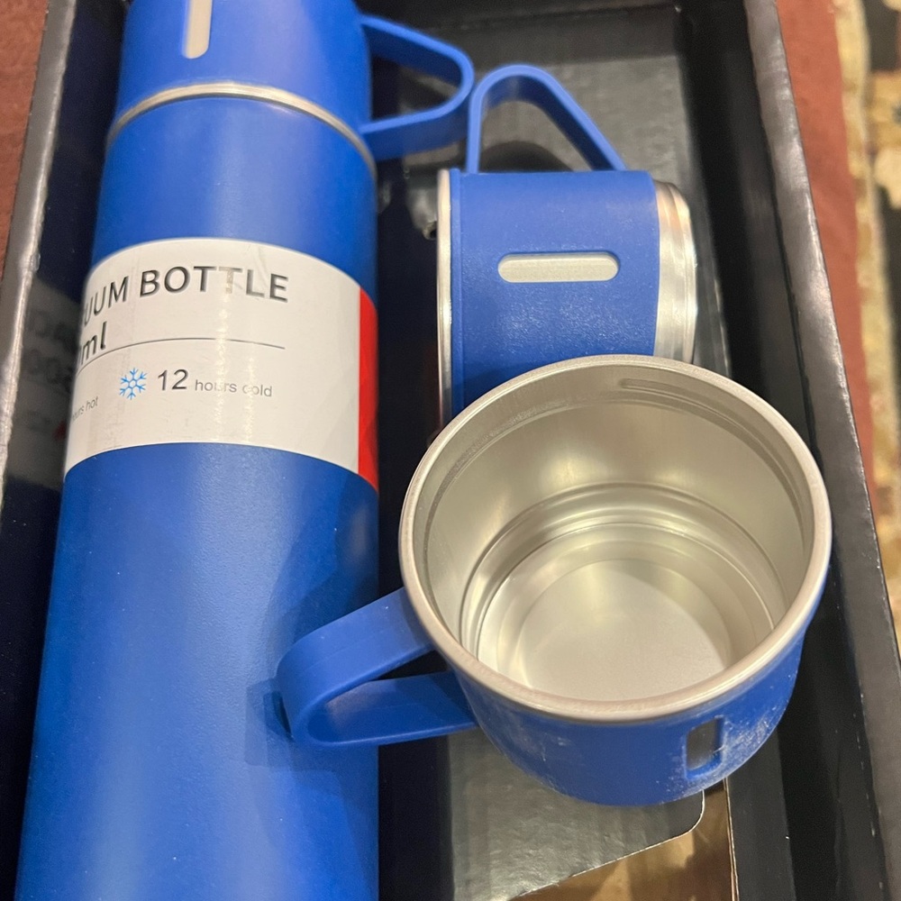 Blue Vacuum Bottle with Cups
